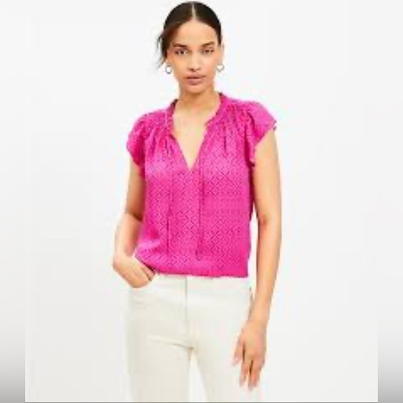 NWT LOFT Floral Smocked Tie Neck Flutter Shell Blouse Top in Pink Size Medium - Picture 1 of 11